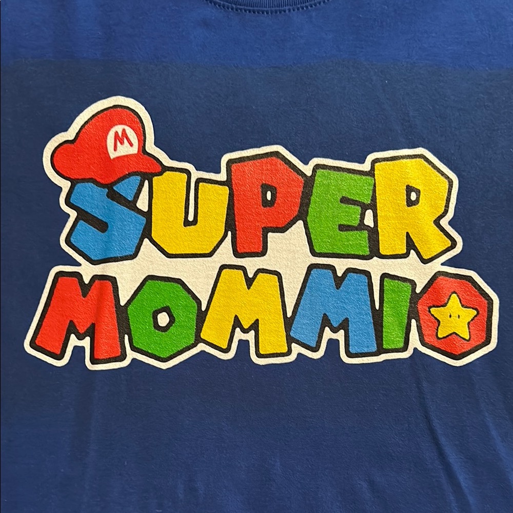 Super Mommio Women’s T-shirt sz XL